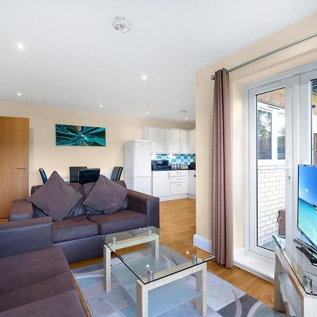 London Heathrow Living Serviced Apartments By Ferndale Stanwell Exteriör bild