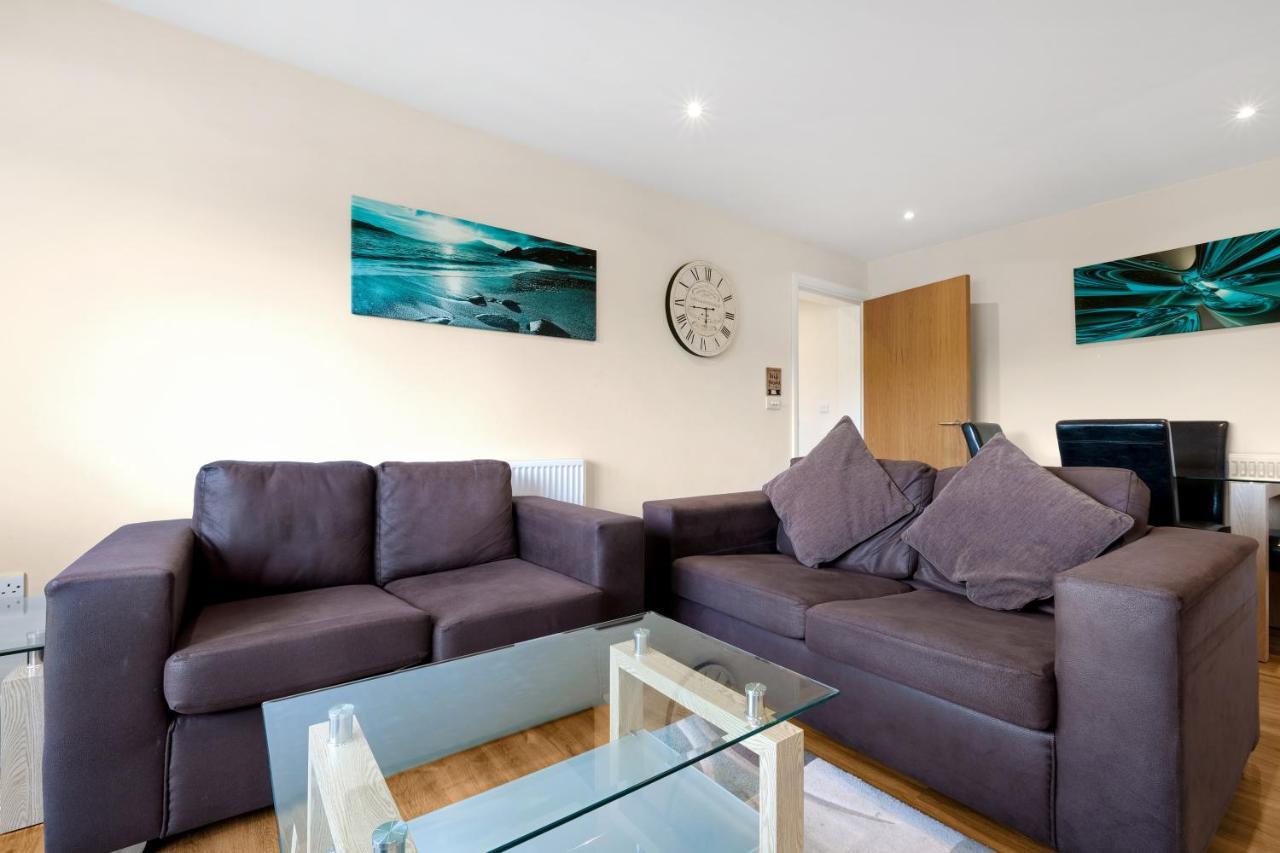 London Heathrow Living Serviced Apartments By Ferndale Stanwell Exteriör bild