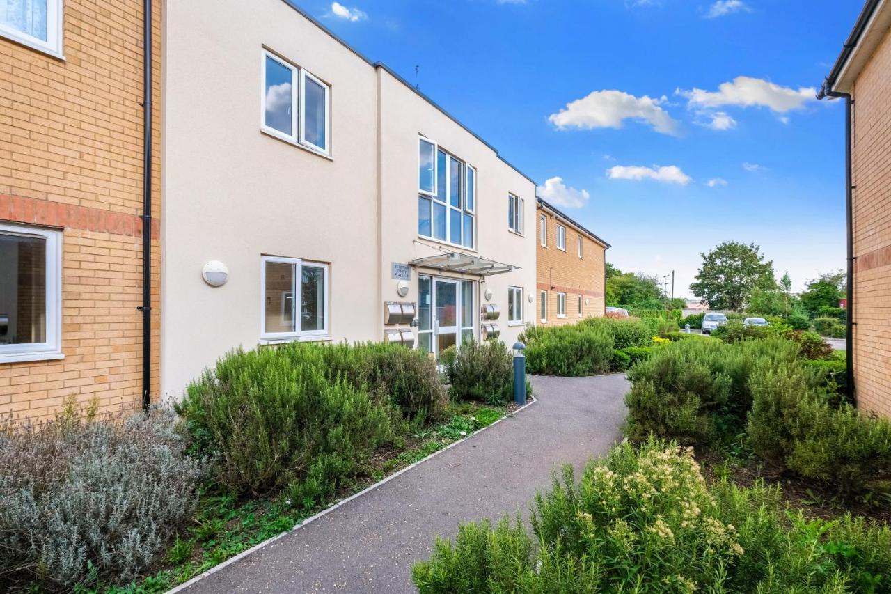 London Heathrow Living Serviced Apartments By Ferndale Stanwell Exteriör bild