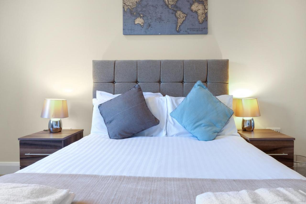 London Heathrow Living Serviced Apartments By Ferndale Stanwell Exteriör bild