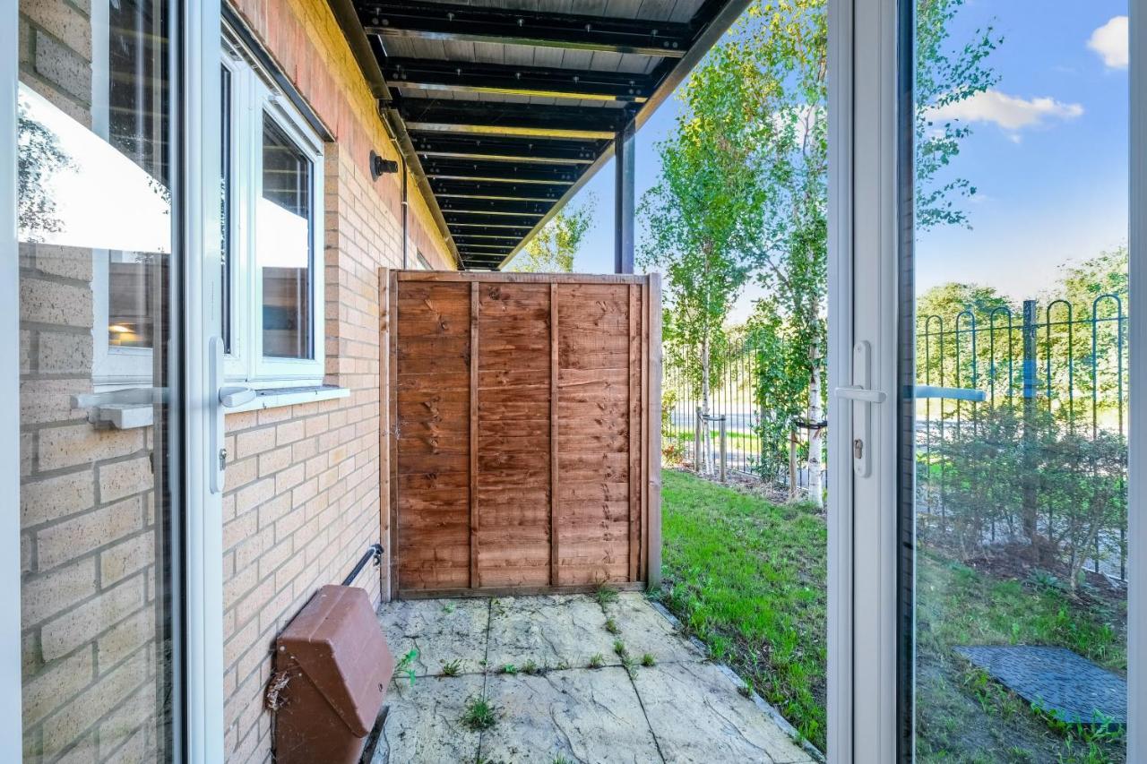 London Heathrow Living Serviced Apartments By Ferndale Stanwell Exteriör bild
