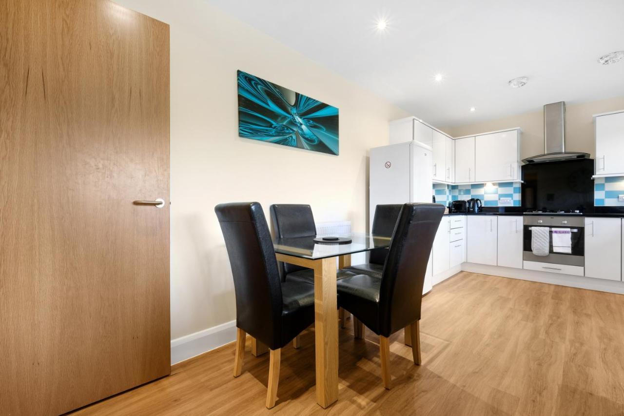 London Heathrow Living Serviced Apartments By Ferndale Stanwell Exteriör bild