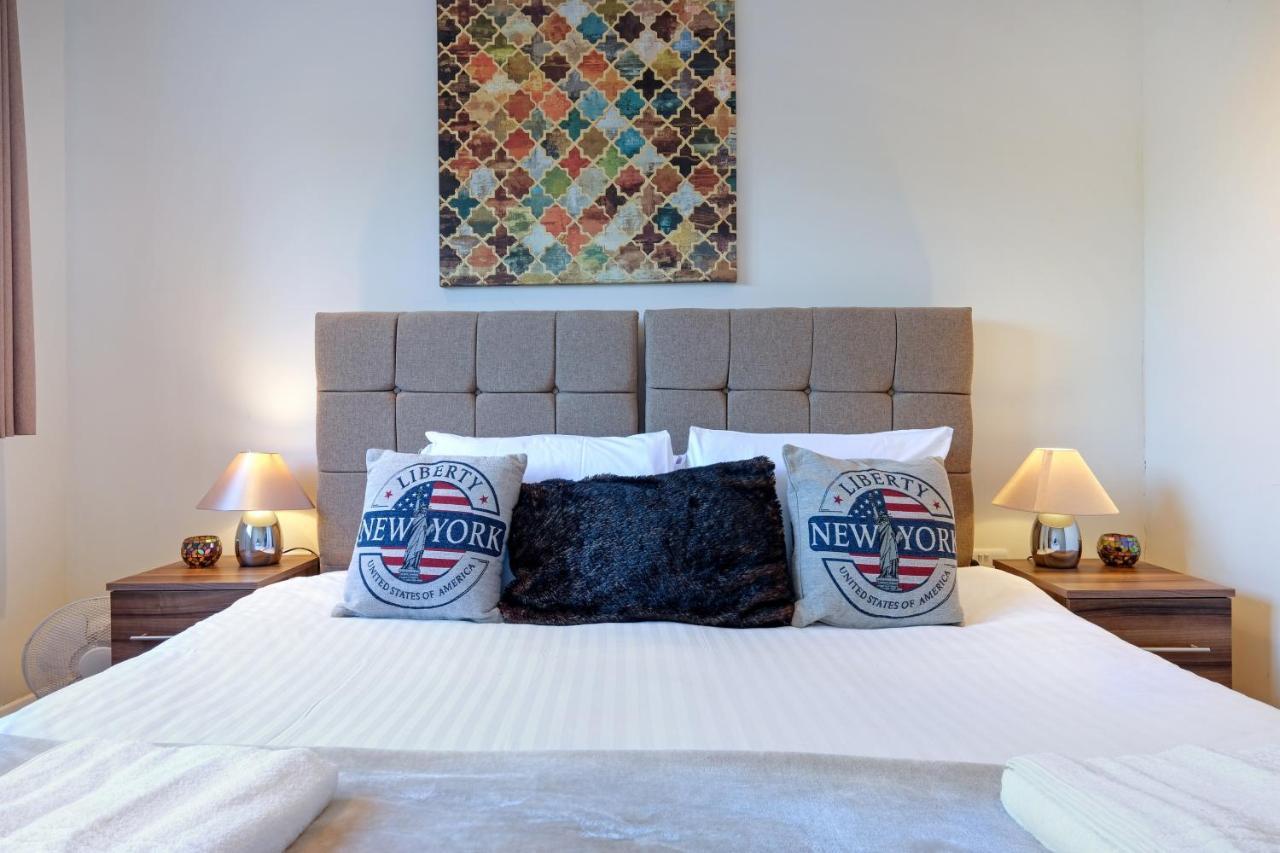 London Heathrow Living Serviced Apartments By Ferndale Stanwell Exteriör bild