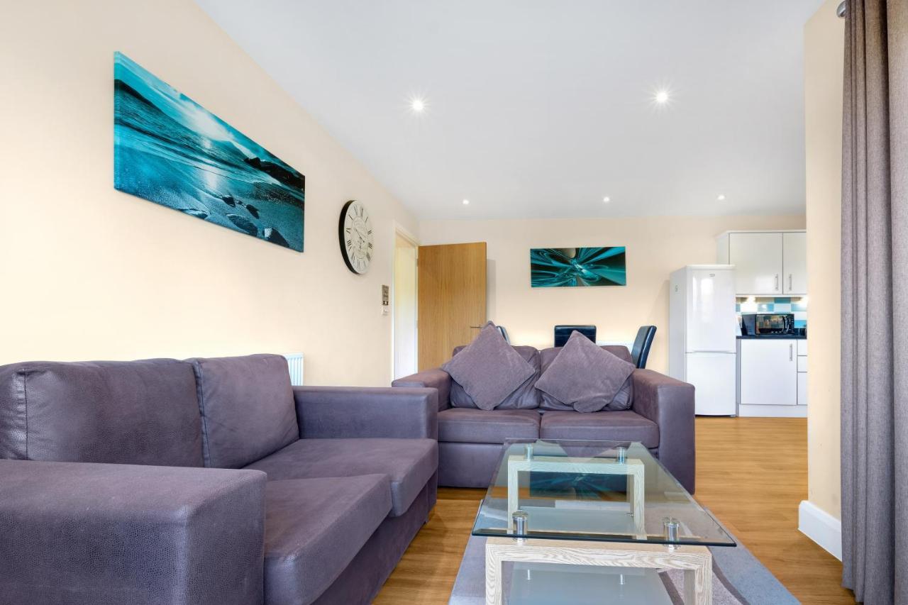 London Heathrow Living Serviced Apartments By Ferndale Stanwell Exteriör bild