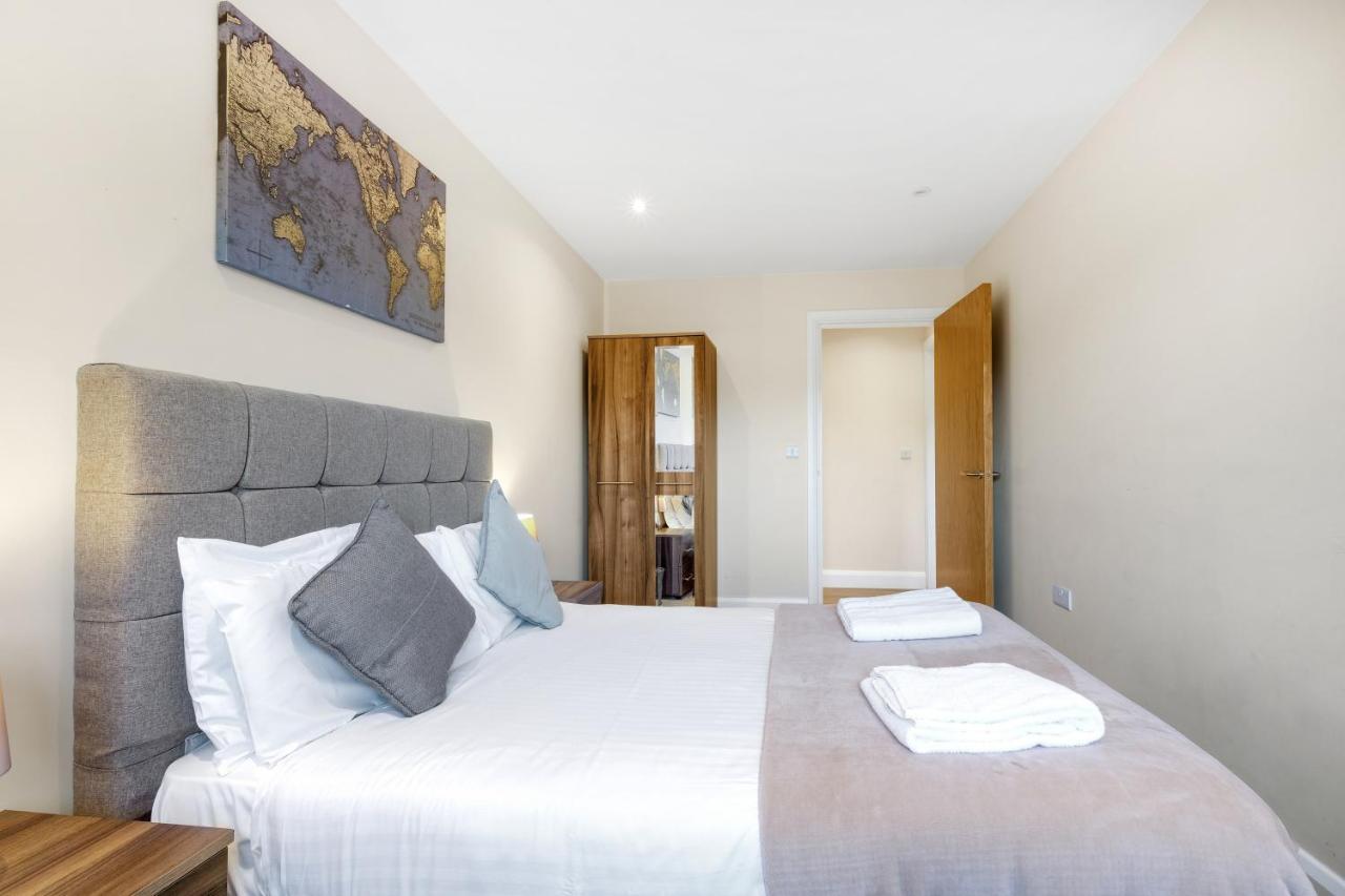 London Heathrow Living Serviced Apartments By Ferndale Stanwell Exteriör bild