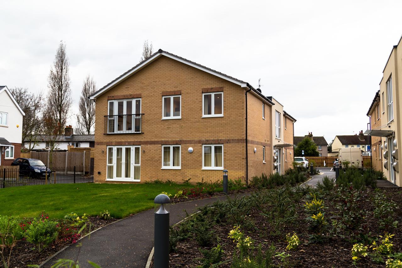 London Heathrow Living Serviced Apartments By Ferndale Stanwell Exteriör bild