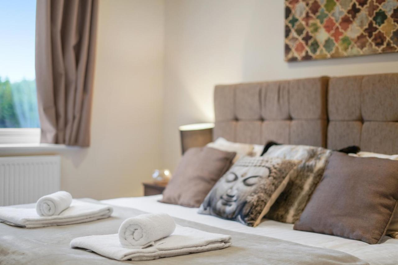 London Heathrow Living Serviced Apartments By Ferndale Stanwell Exteriör bild
