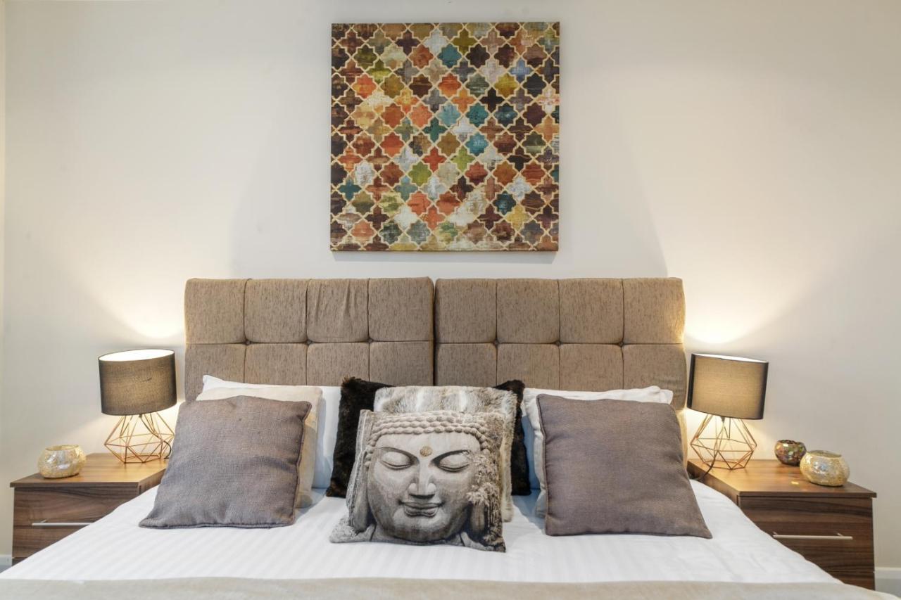 London Heathrow Living Serviced Apartments By Ferndale Stanwell Exteriör bild