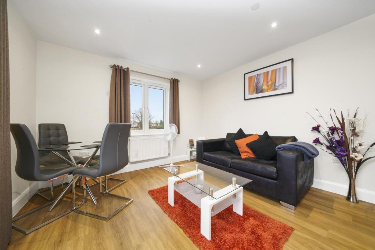 London Heathrow Living Serviced Apartments By Ferndale Stanwell Exteriör bild