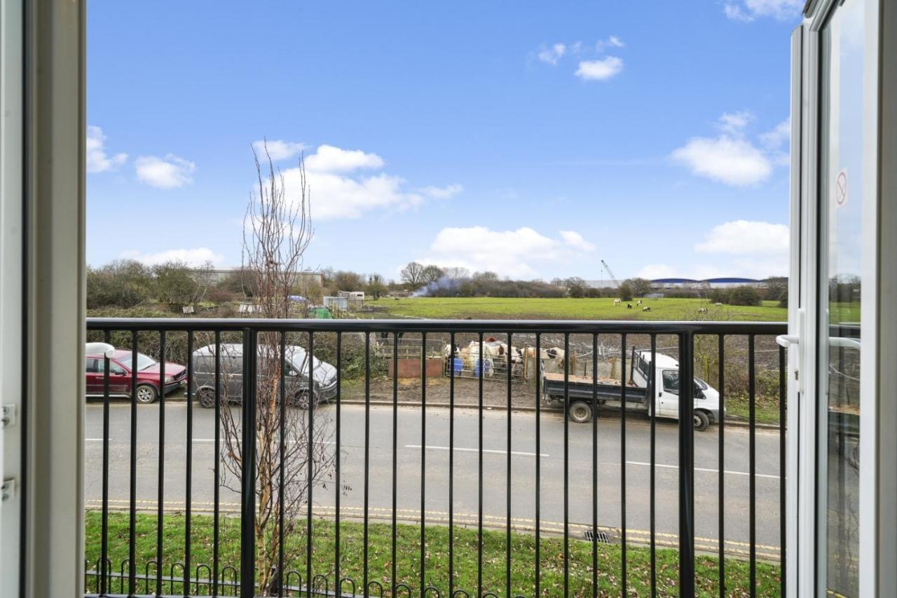 London Heathrow Living Serviced Apartments By Ferndale Stanwell Exteriör bild