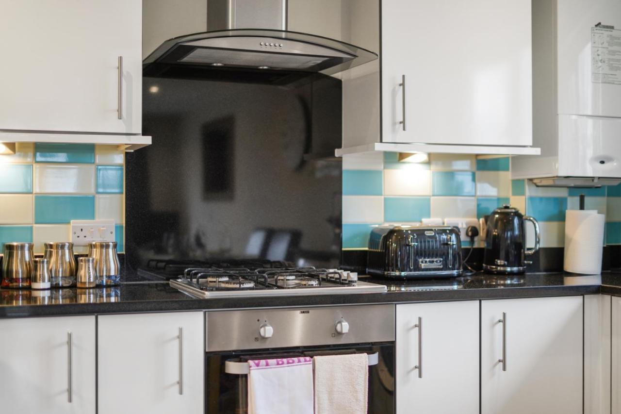 London Heathrow Living Serviced Apartments By Ferndale Stanwell Exteriör bild