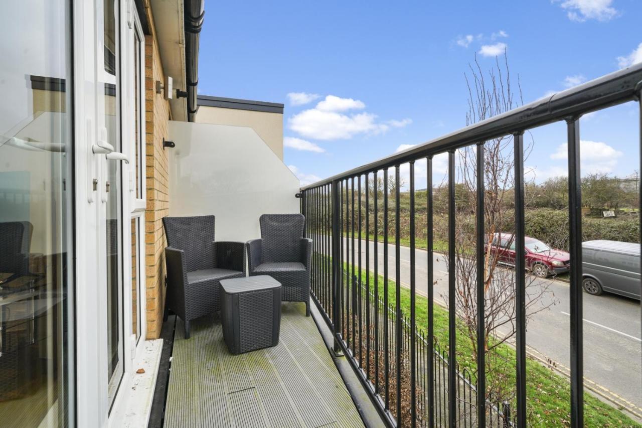 London Heathrow Living Serviced Apartments By Ferndale Stanwell Exteriör bild