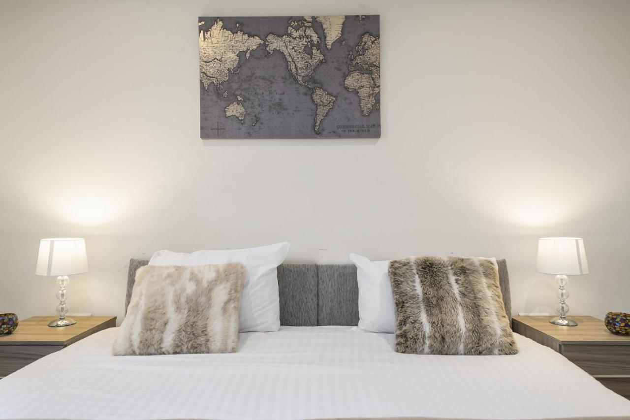 London Heathrow Living Serviced Apartments By Ferndale Stanwell Exteriör bild