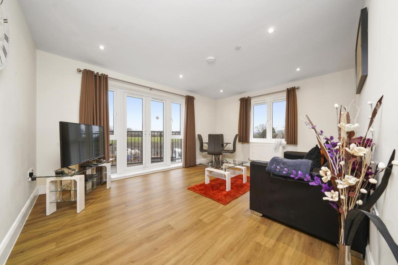 London Heathrow Living Serviced Apartments By Ferndale Stanwell Exteriör bild