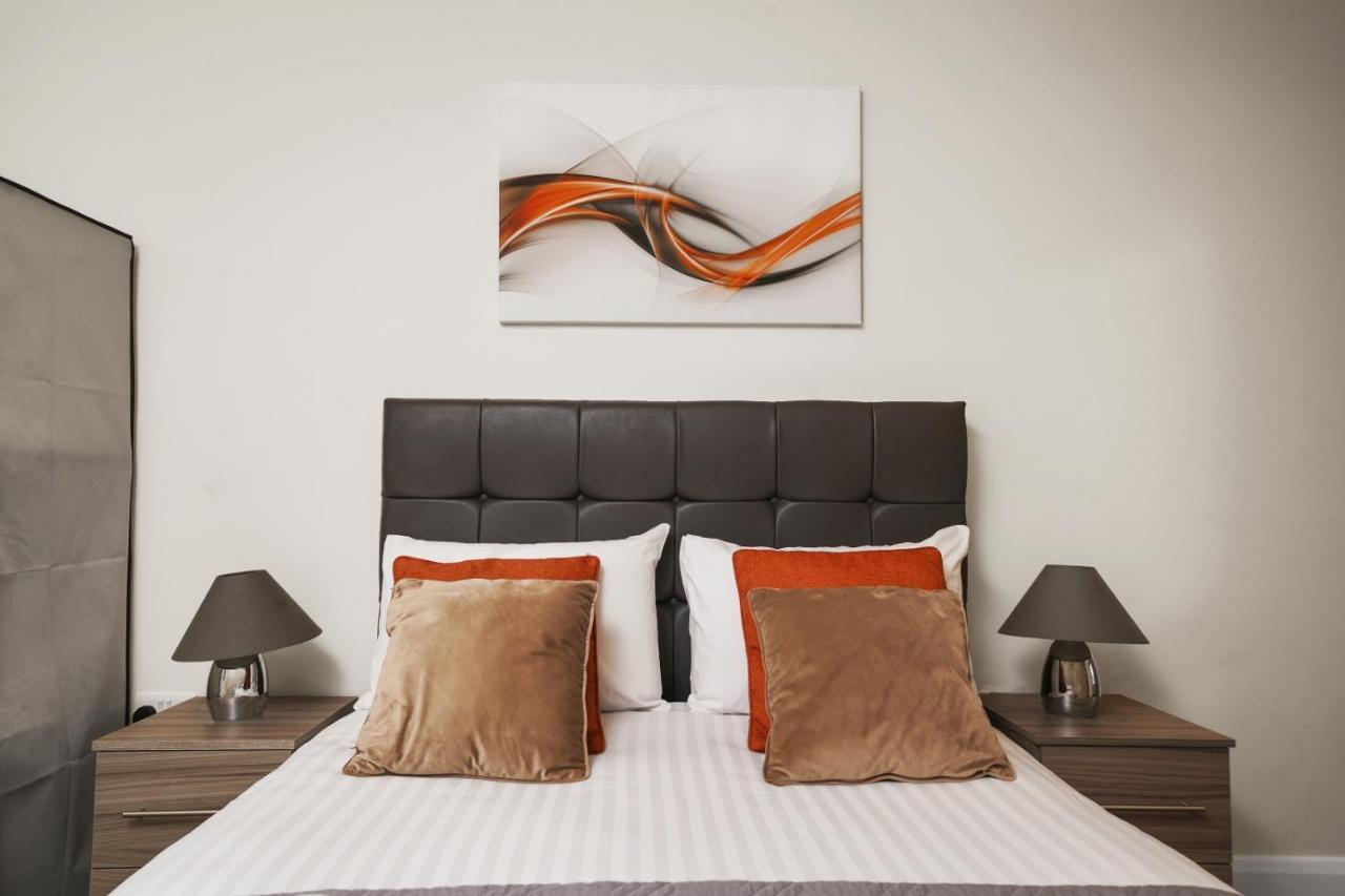 London Heathrow Living Serviced Apartments By Ferndale Stanwell Exteriör bild