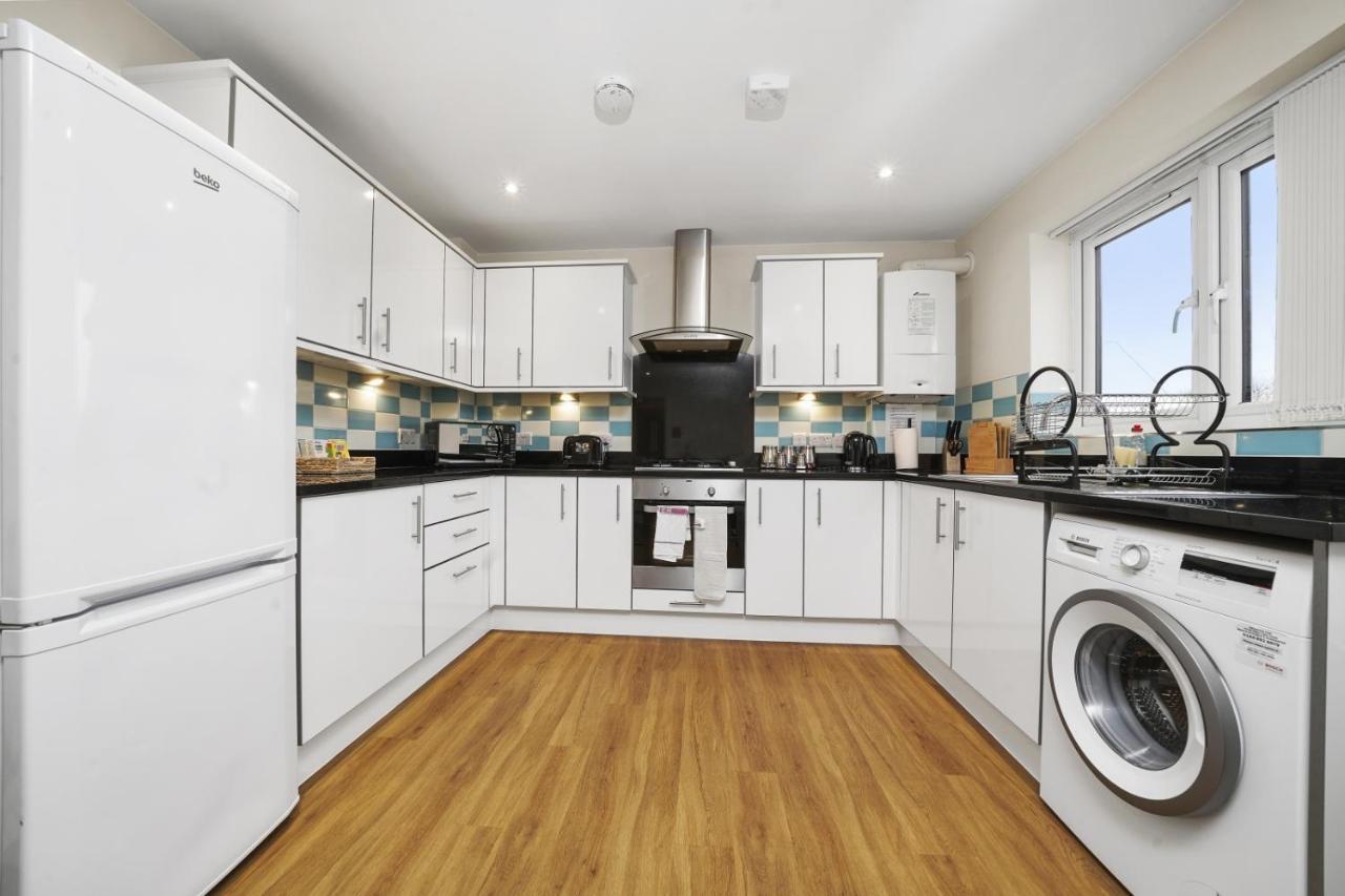 London Heathrow Living Serviced Apartments By Ferndale Stanwell Exteriör bild