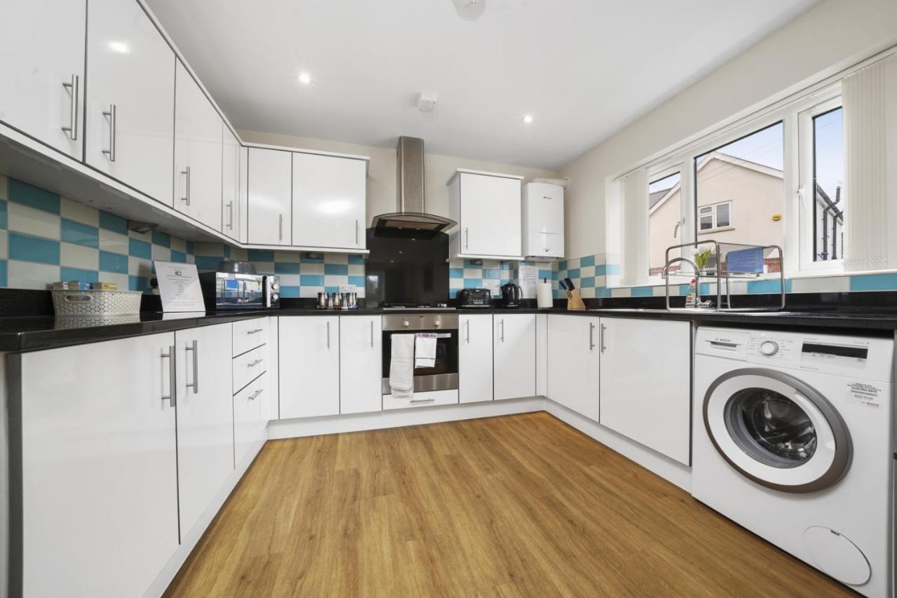 London Heathrow Living Serviced Apartments By Ferndale Stanwell Exteriör bild
