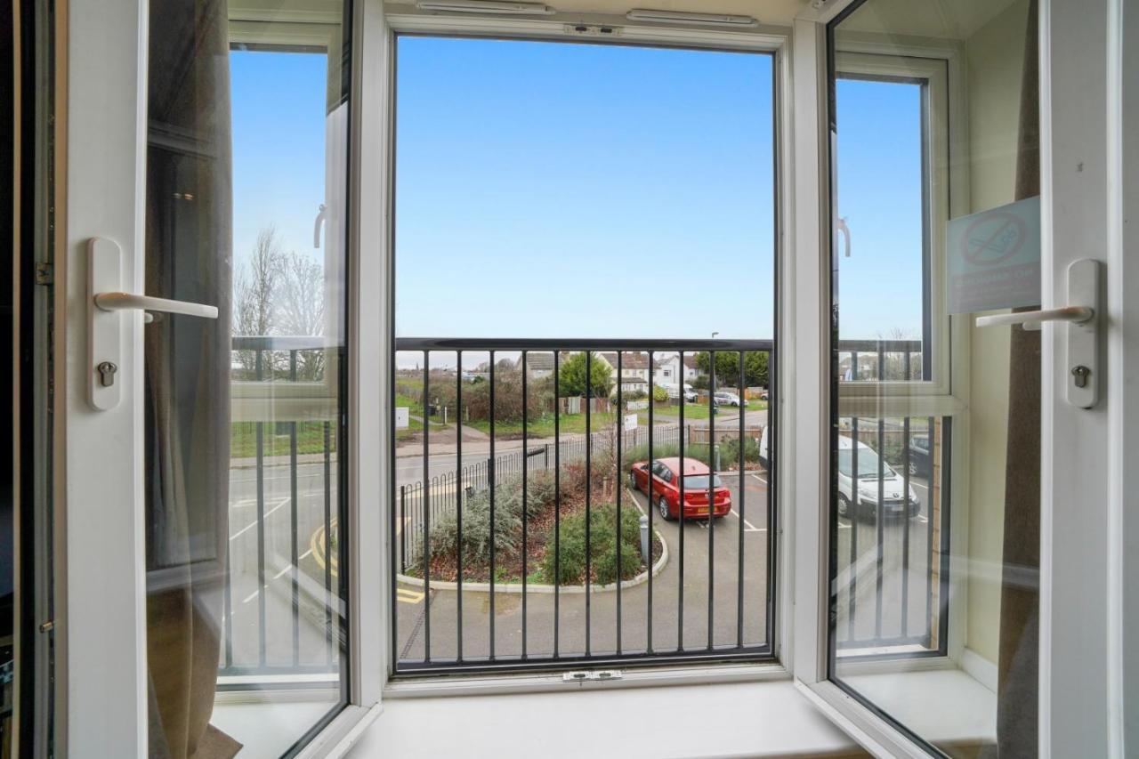 London Heathrow Living Serviced Apartments By Ferndale Stanwell Exteriör bild