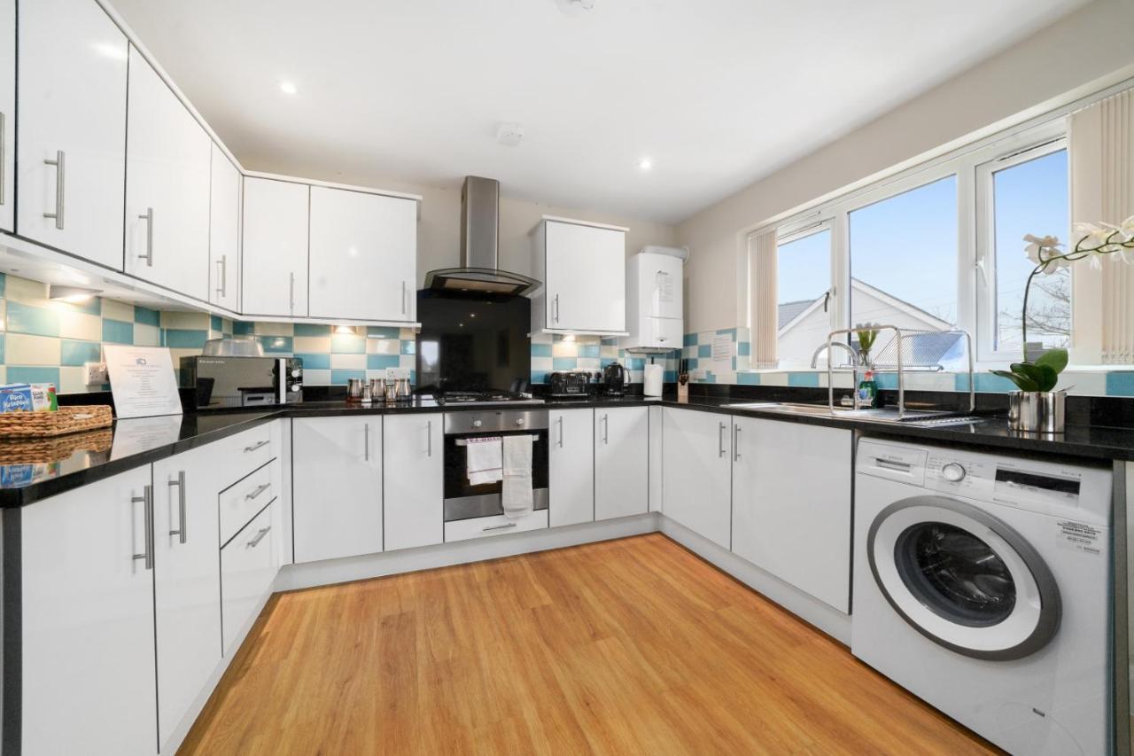 London Heathrow Living Serviced Apartments By Ferndale Stanwell Exteriör bild