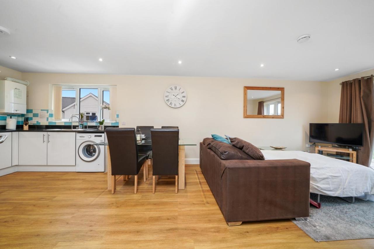 London Heathrow Living Serviced Apartments By Ferndale Stanwell Exteriör bild